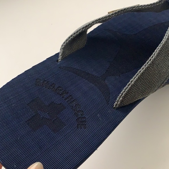 NWOT Shark Rescue Men’s Flip Flops - Picture 5 of 9